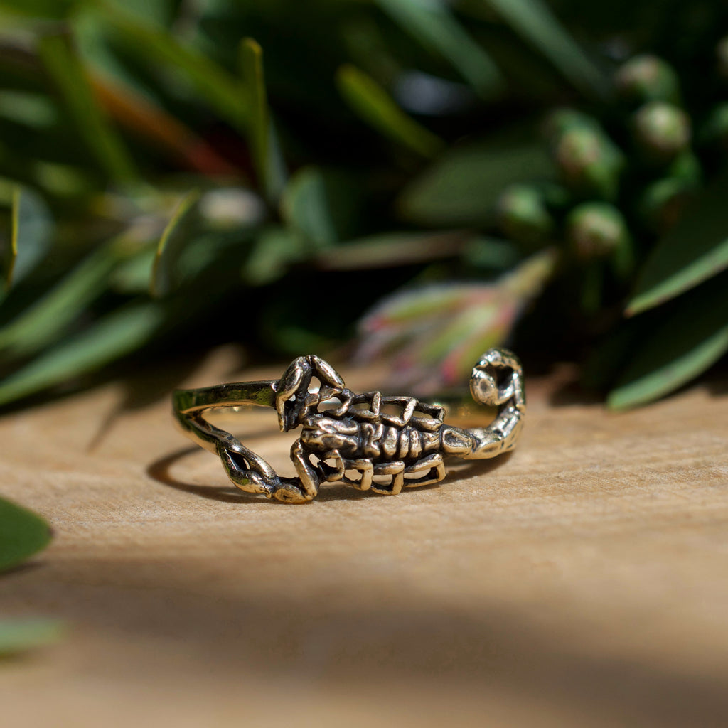 Scorpion East West Ring