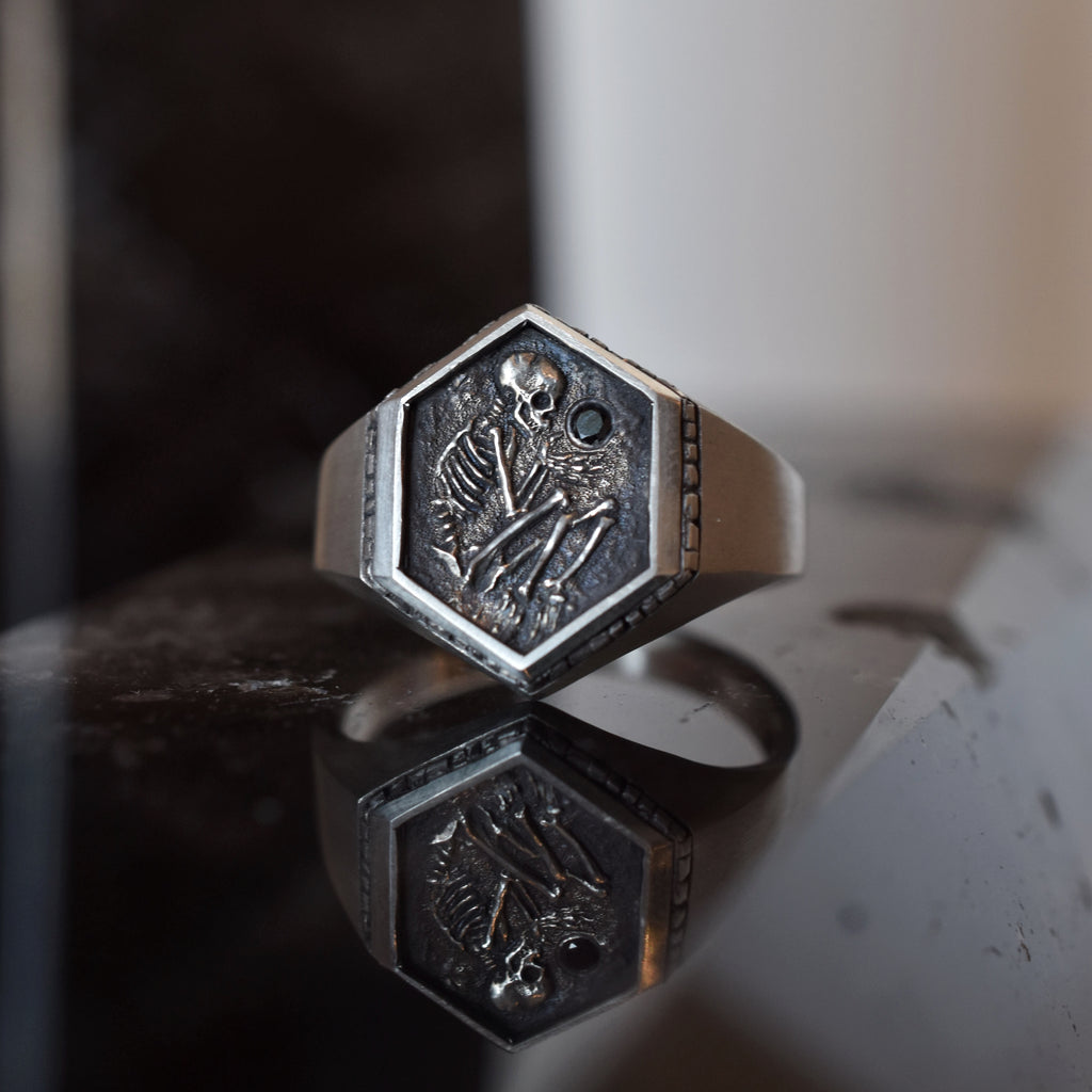 Shallow Grave Ring