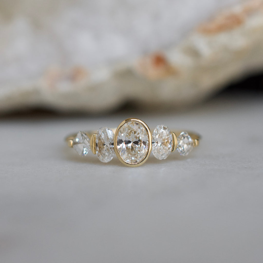 Lucia Ring