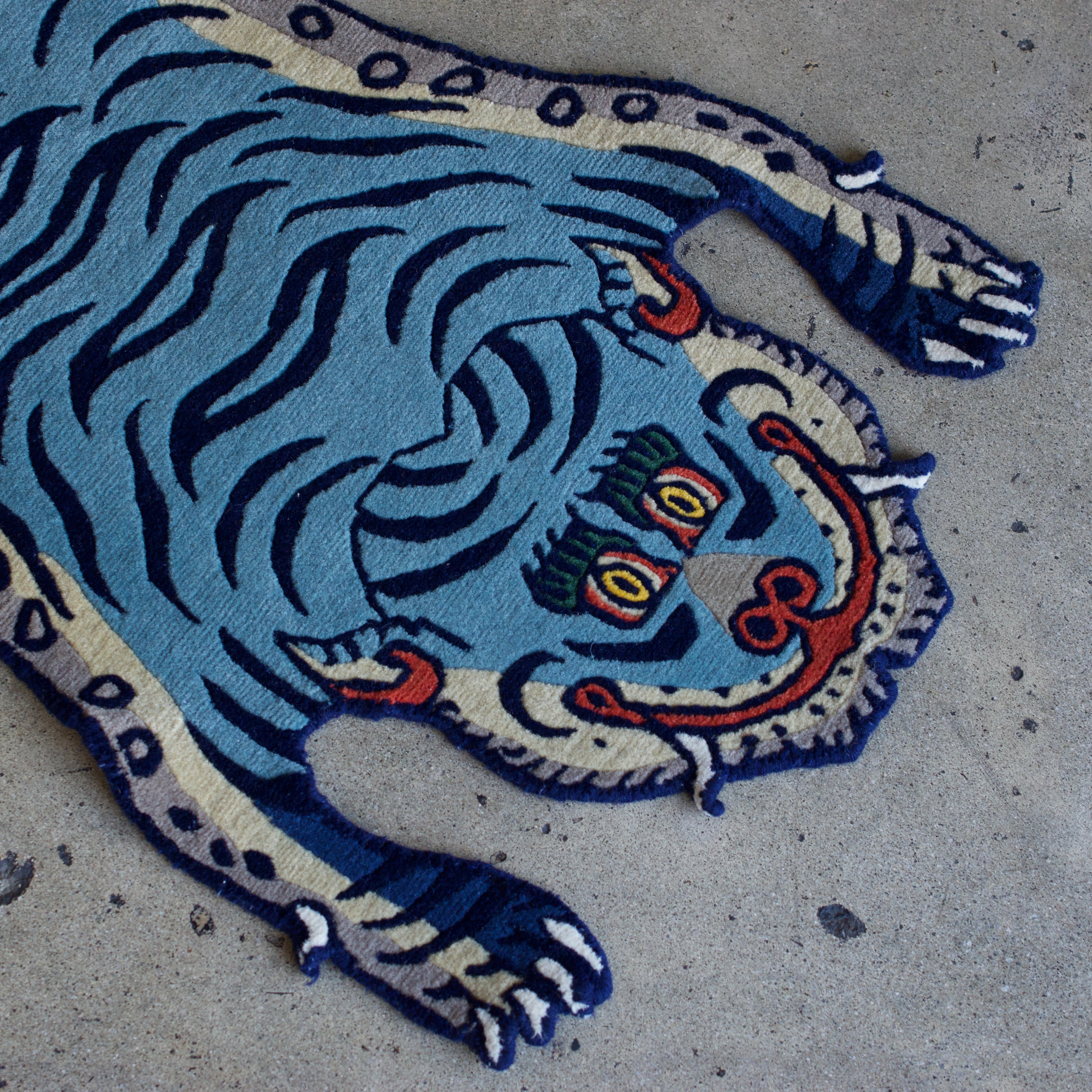 洋書 The Tiger Rugs of Tibet The Tiger Rugs of Tibet: Lipton, Mimi, Barrett, Cyril